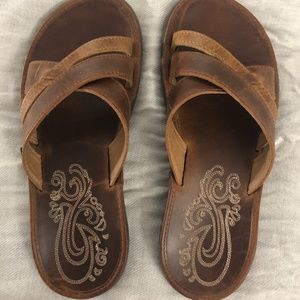 olukai sandals sz 7